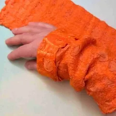 Sonnenkuss – Leichte Armstulpen in strahlendem Orange