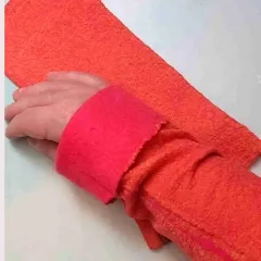 Lebensfreude-Pulsschlag – Farbenfrohe Armstulpen in Pink und Orange